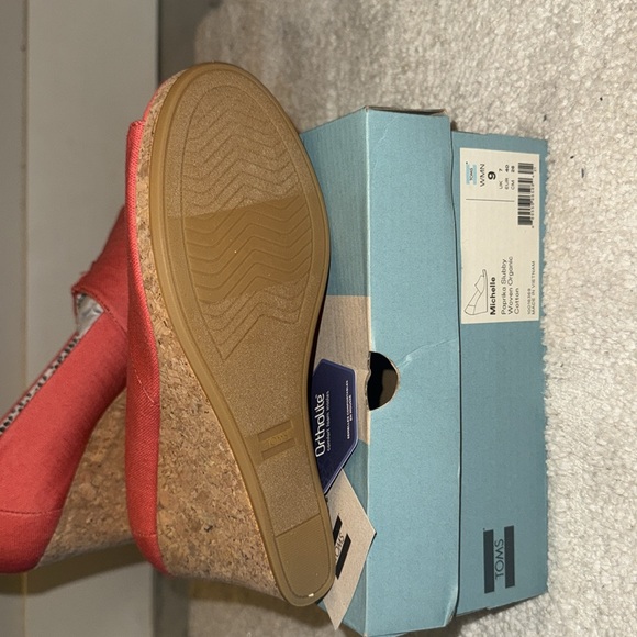 NWT TOMS: Michelle wedge - Picture 2 of 3